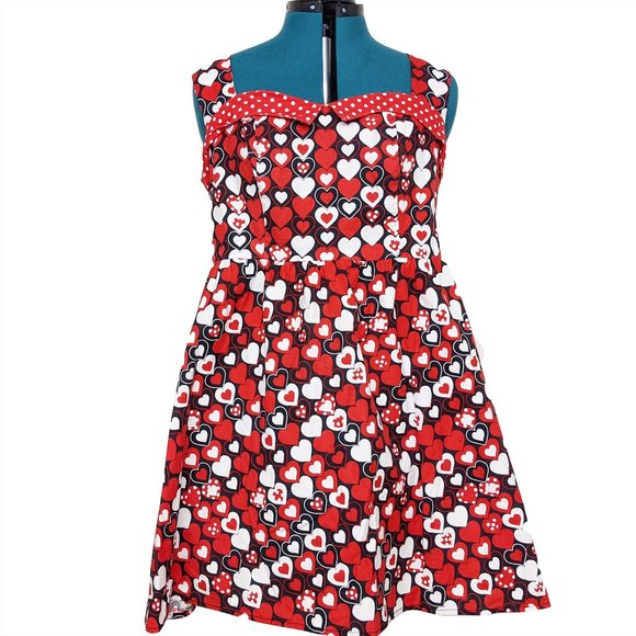 Retrolicious Dresses & Skirts - Modcloth Returolicious Heart Print Dress Size: 1X